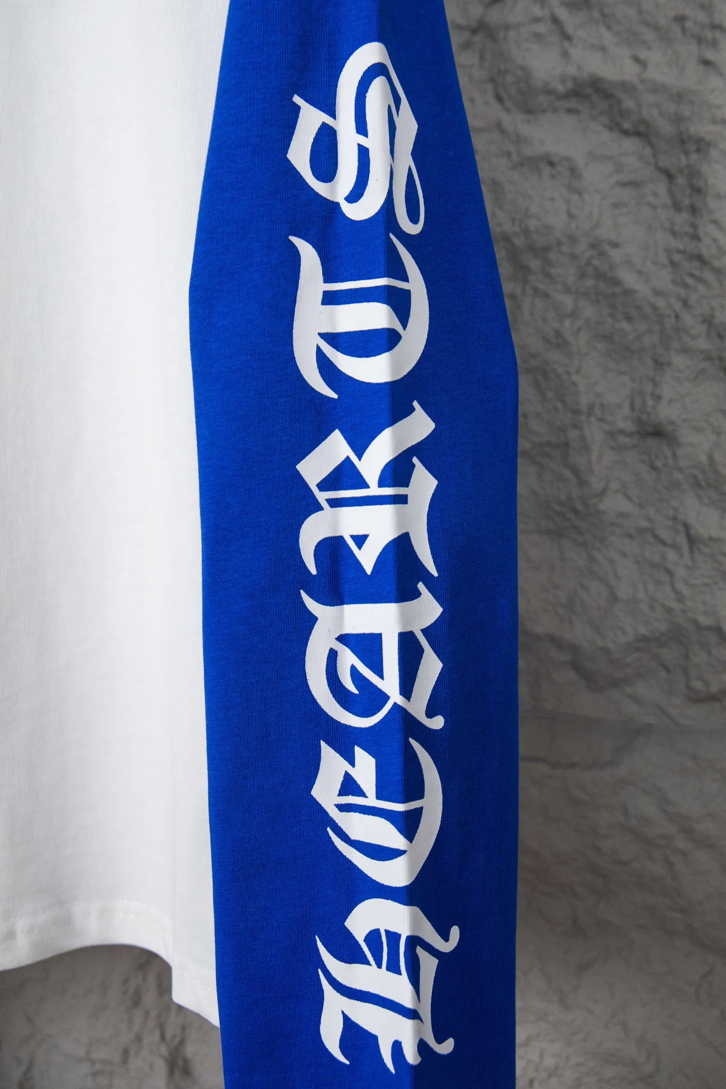 P170 Chrome Hearts/Chrome Hearts 23ss Sanskrit horseshoe splicing print popular long-sleeved T-shirt 260g 85 pure cotton double yarn, skin-friendly, comfortable, soft and breathable. Matching threads, long-lasting washing without deformation. Color: white and black, white and blue -Size: S M L XL